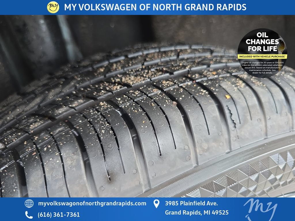 Used 2025 Volkswagen Taos SE w/ Panoramic Sunroof Package AWD/4WD image 36