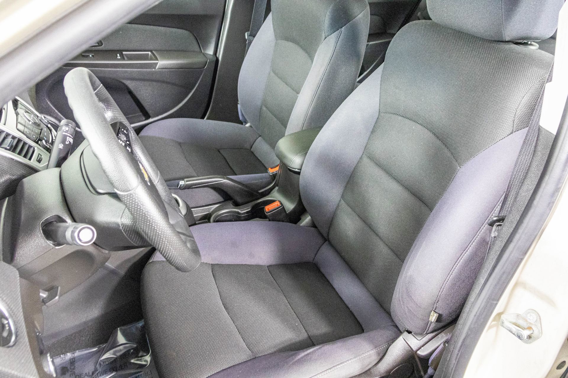 Used 2015 Chevrolet Cruze LT image 30