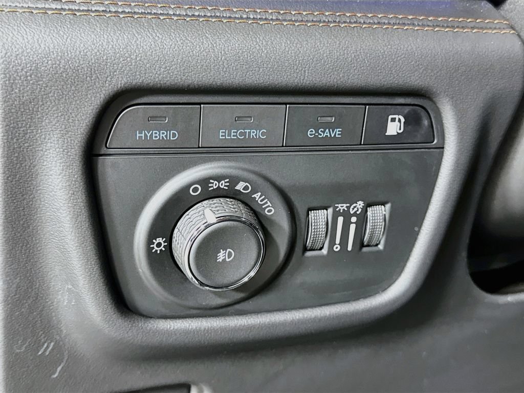 Used 2023 Jeep Grand Cherokee Summit AWD/4WD image 20