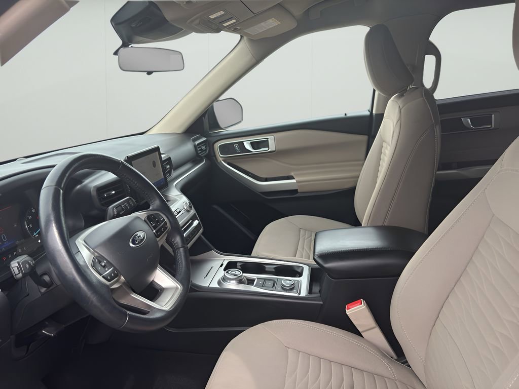 Used 2021 Ford Explorer XLT image 18