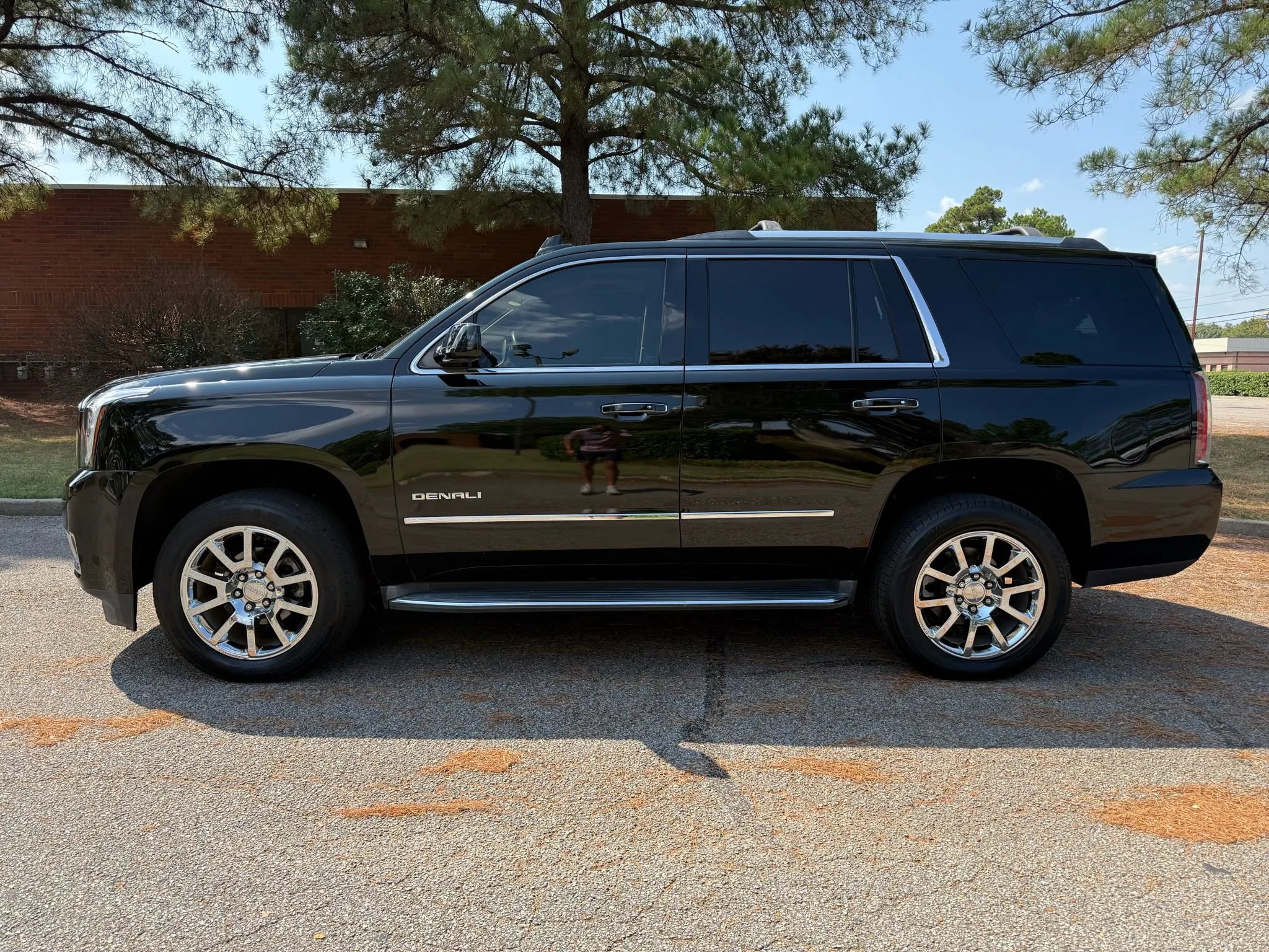 Used 2015 GMC Yukon Denali w/ Open Road Package AWD/4WD image 2