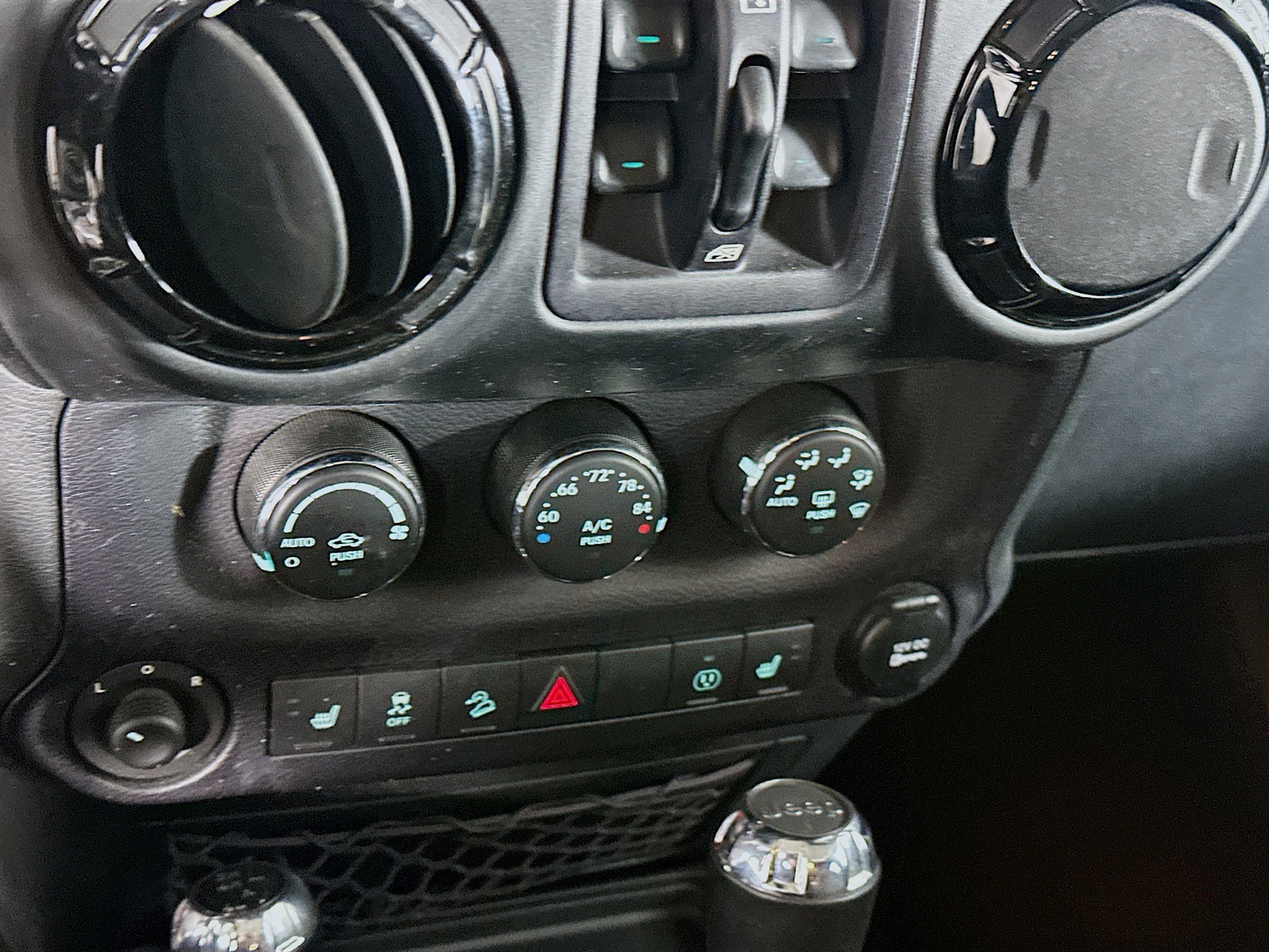 Used 2015 Jeep Wrangler Altitude image 21