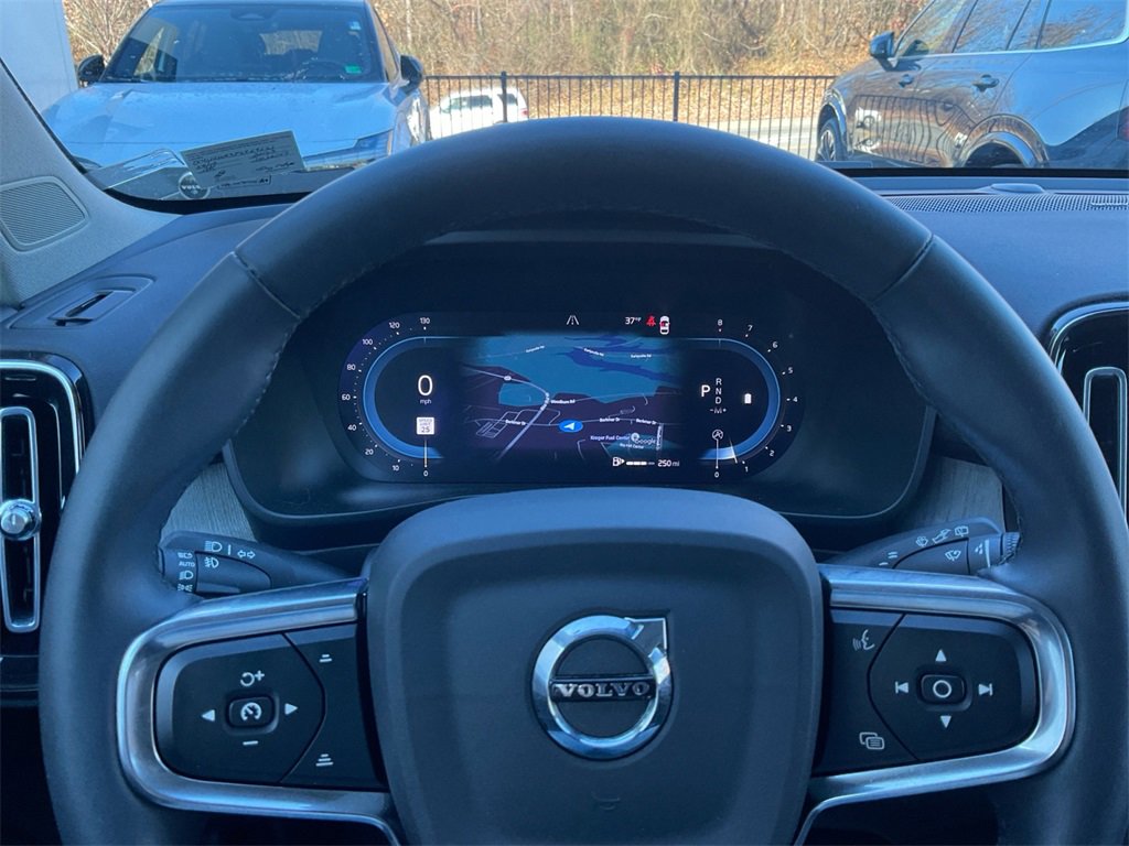 Certified 2023 Volvo XC40 B5 Ultimate w/ Protection Package Premier image 28