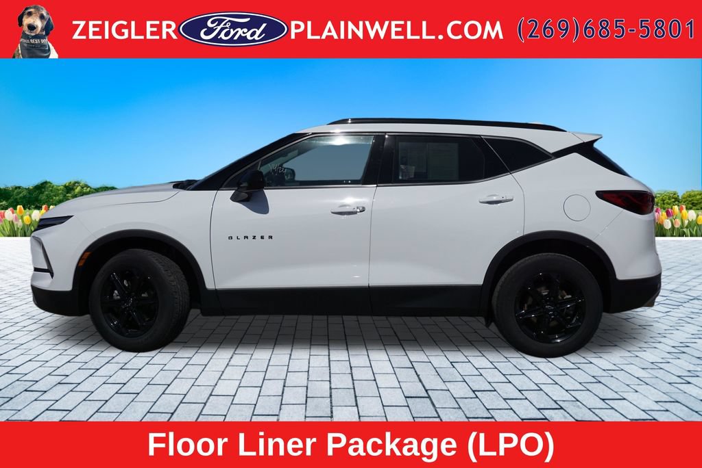 Used 2023 Chevrolet Blazer LT w/ Convenience Package FWD image 2