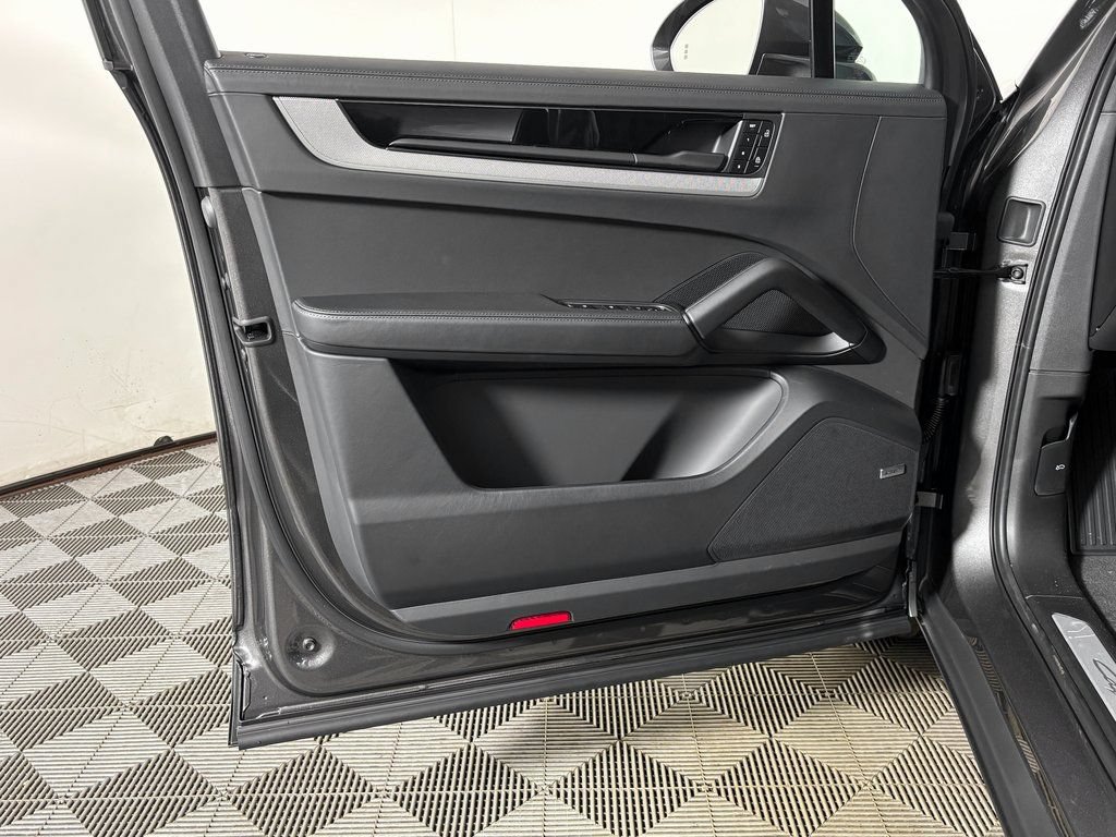 Certified 2026 Porsche Cayenne AWD/4WD image 16
