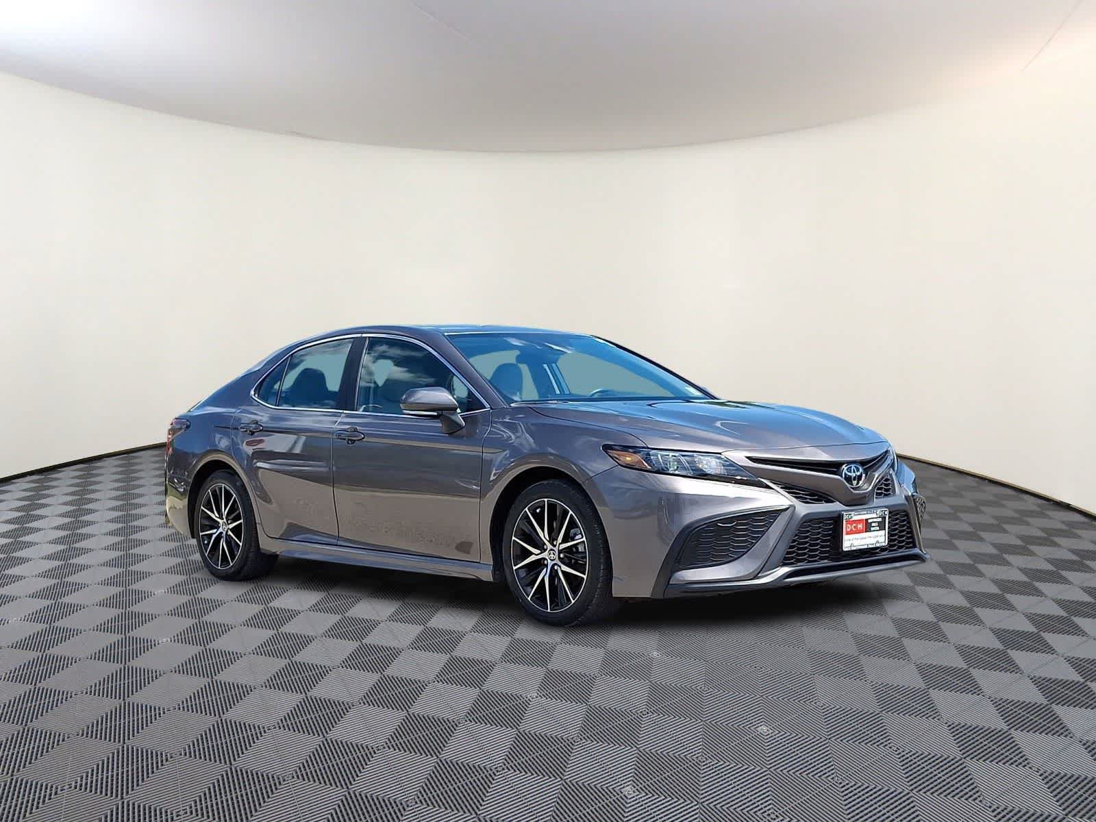 Used 2024 Toyota Camry SE AWD/4WD image 5