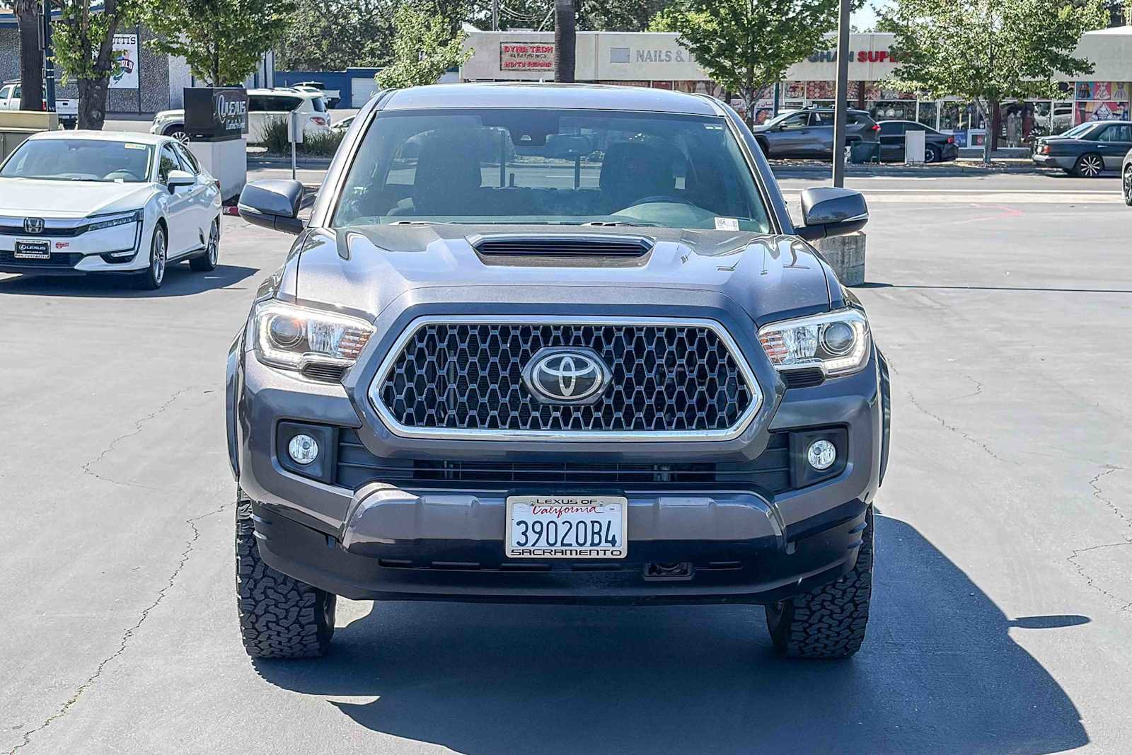 Used 2018 Toyota Tacoma TRD Sport w/ Technology Package image 6