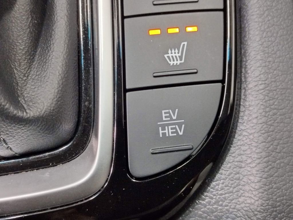 Certified 2022 Hyundai Ioniq SE FWD image 32