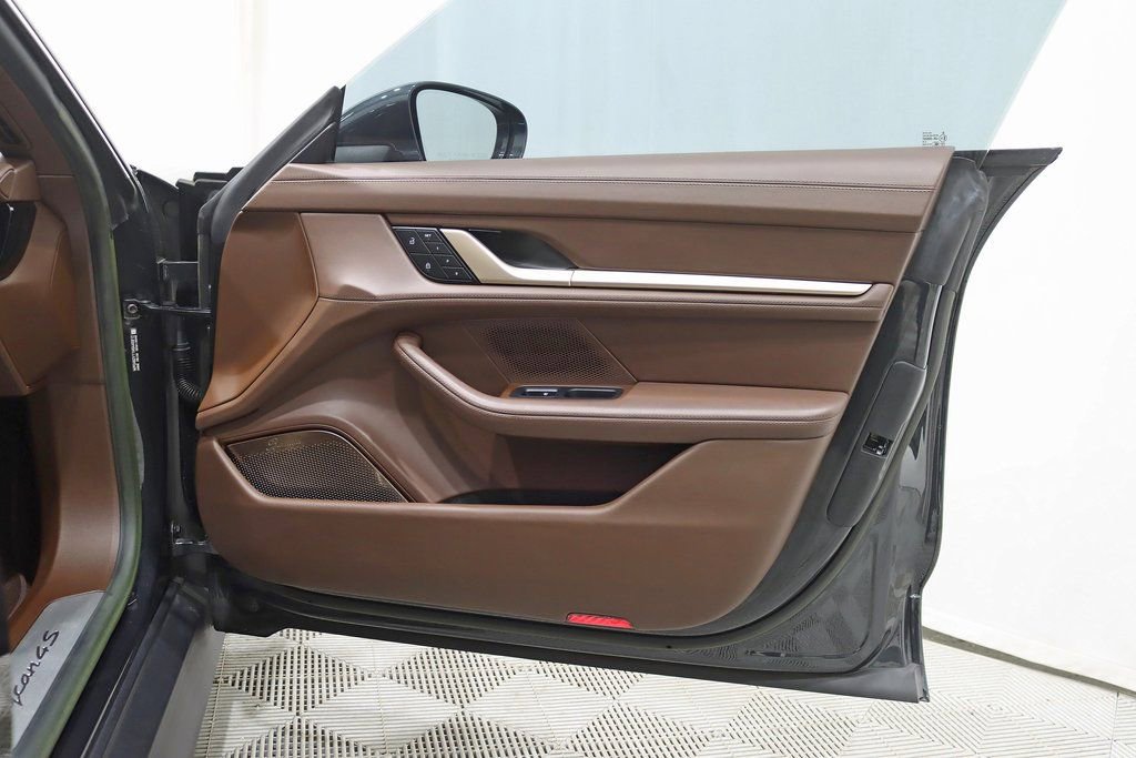 Used 2022 Porsche Taycan 4S image 37