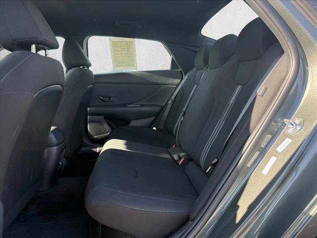 Certified 2025 Hyundai Elantra SEL image 17