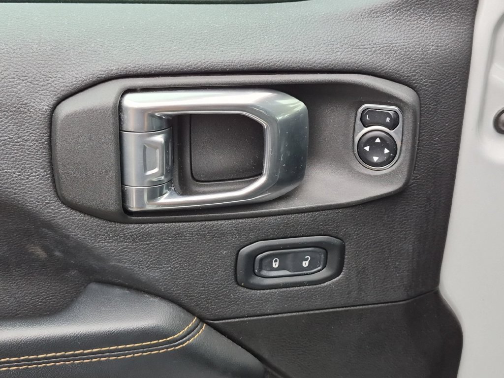 Used 2024 Jeep Wrangler Unlimited Sahara w/ Technology Group AWD/4WD image 8