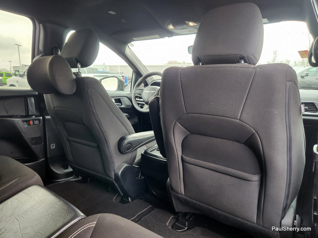 Used 2024 Chrysler Pacifica Touring image 56