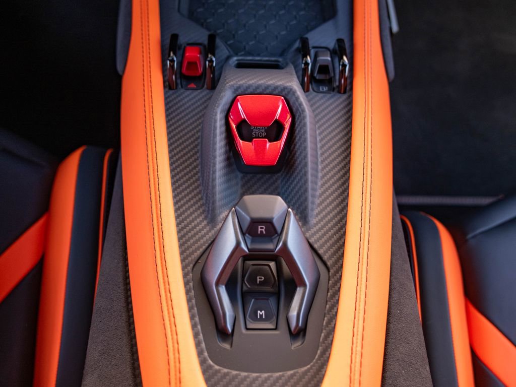 Used 2025 Lamborghini Revuelto image 16