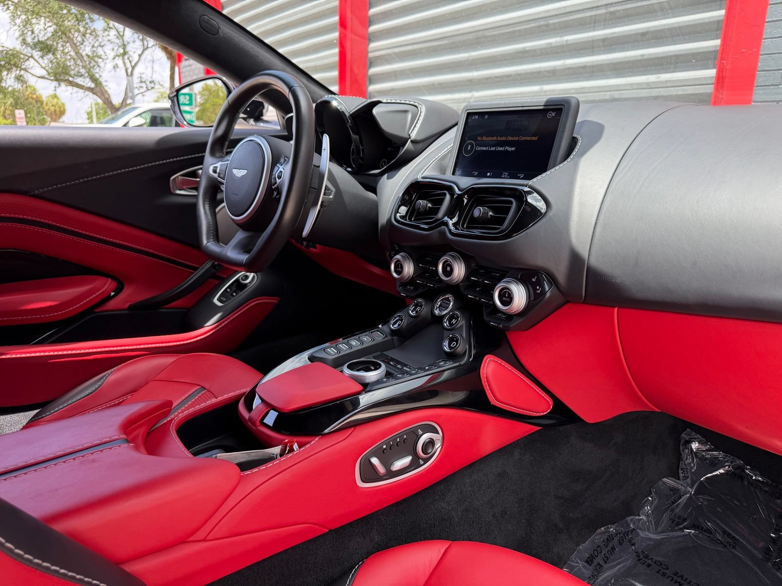 Used 2023 Aston Martin V8 Vantage Coupe RWD image 32
