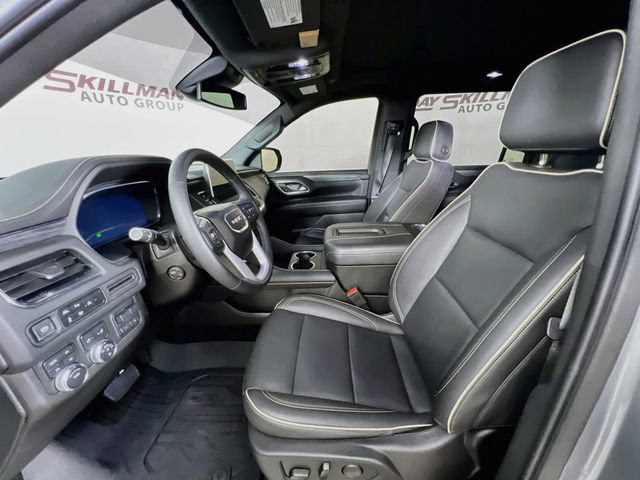 Used 2023 GMC Yukon XL SLT w/ SLT Premium Package AWD/4WD image 10