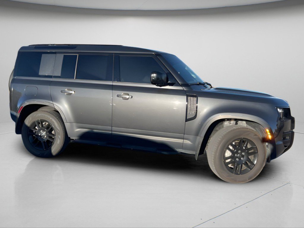 Used 2025 Land Rover Defender 110 S image 4