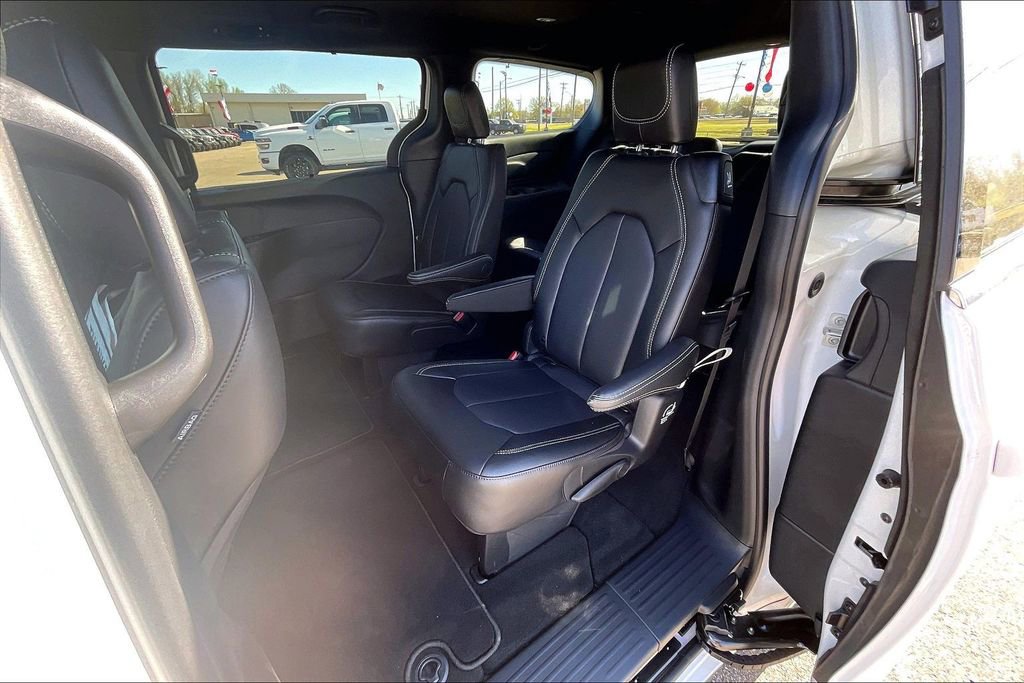 New 2026 Chrysler Pacifica Select FWD image 10