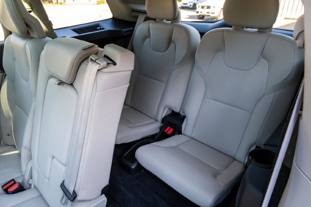 Used 2023 Volvo XC90 B6 Plus AWD/4WD image 24