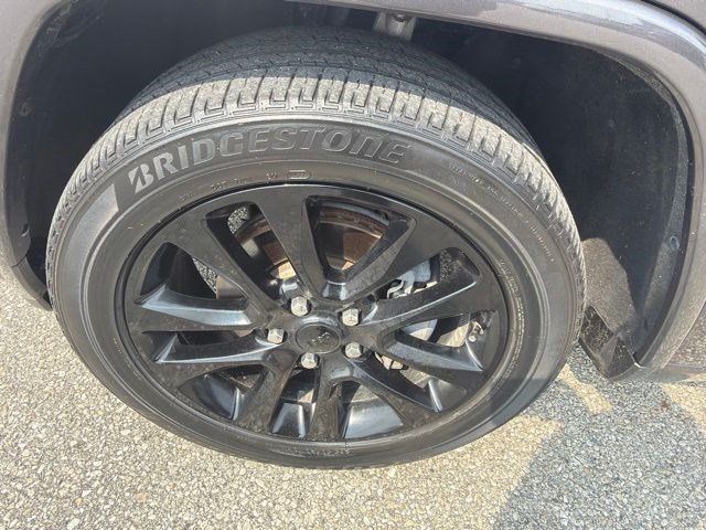 Used 2019 Jeep Grand Cherokee Altitude AWD/4WD image 10
