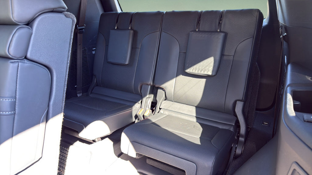Used 2025 Lexus LX 600 4WD w/ Accessory Package (2T) image 20