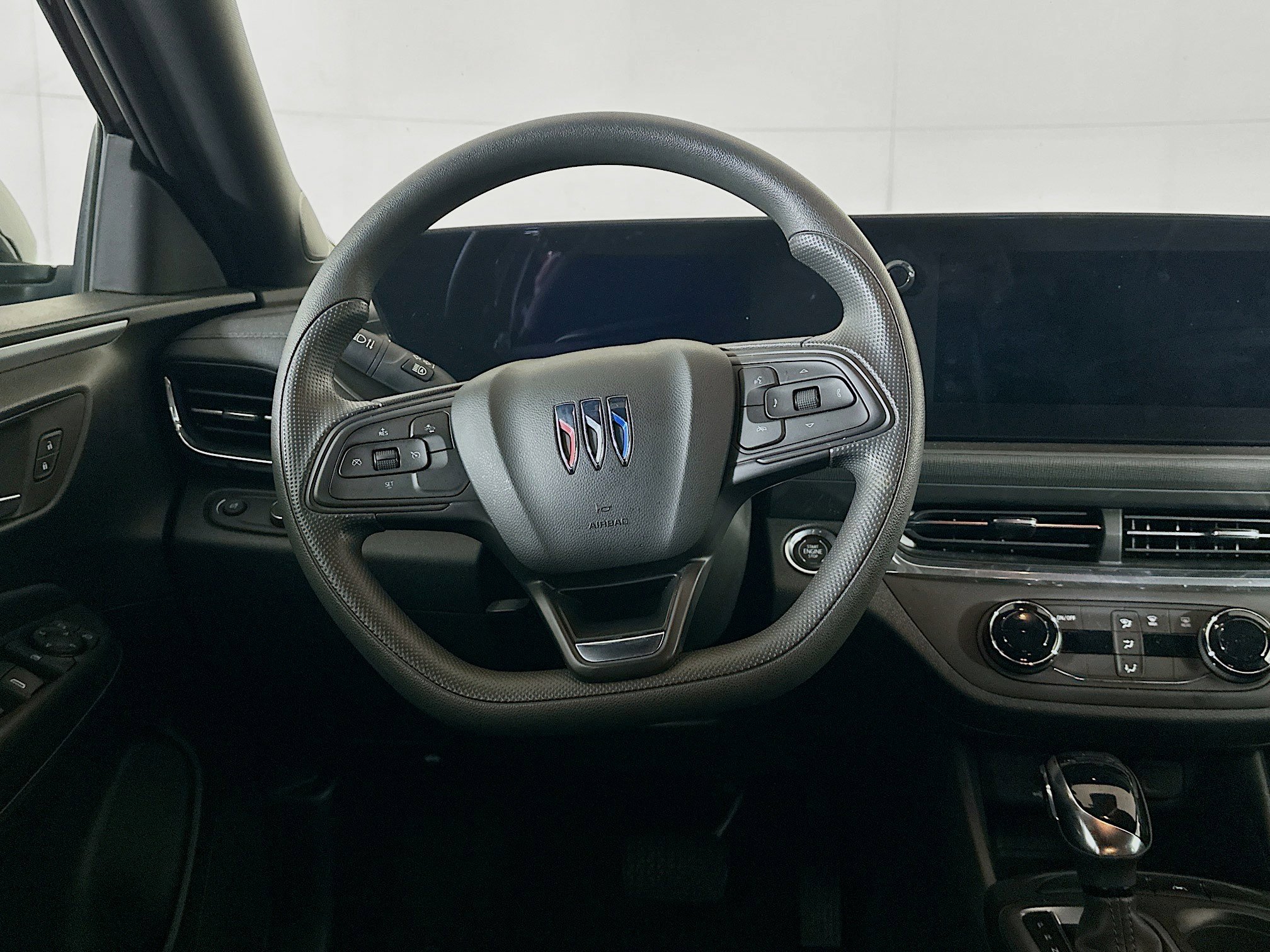 Used 2025 Buick Envista Preferred FWD image 17