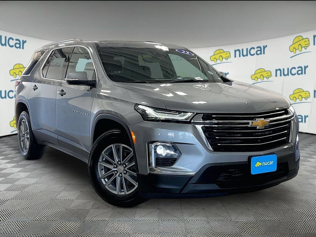 Used 2023 Chevrolet Traverse LT w/ Rear Camera Mirror Package AWD/4WD image 1