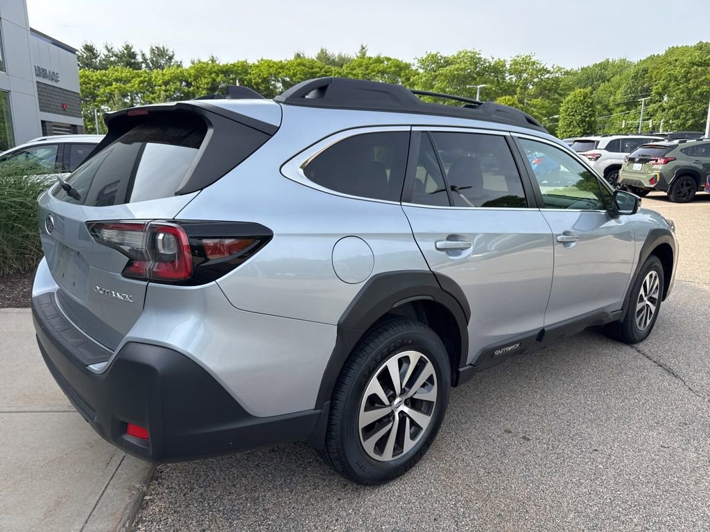Used 2023 Subaru Outback Premium AWD/4WD image 2