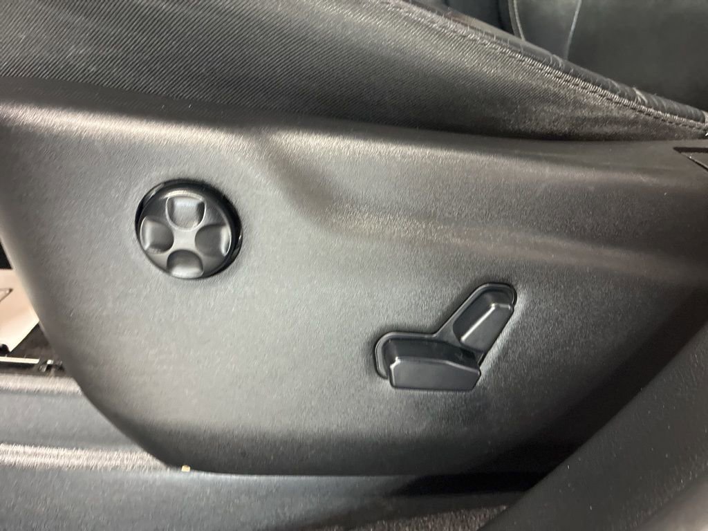 Used 2017 Jeep Grand Cherokee Limited image 16