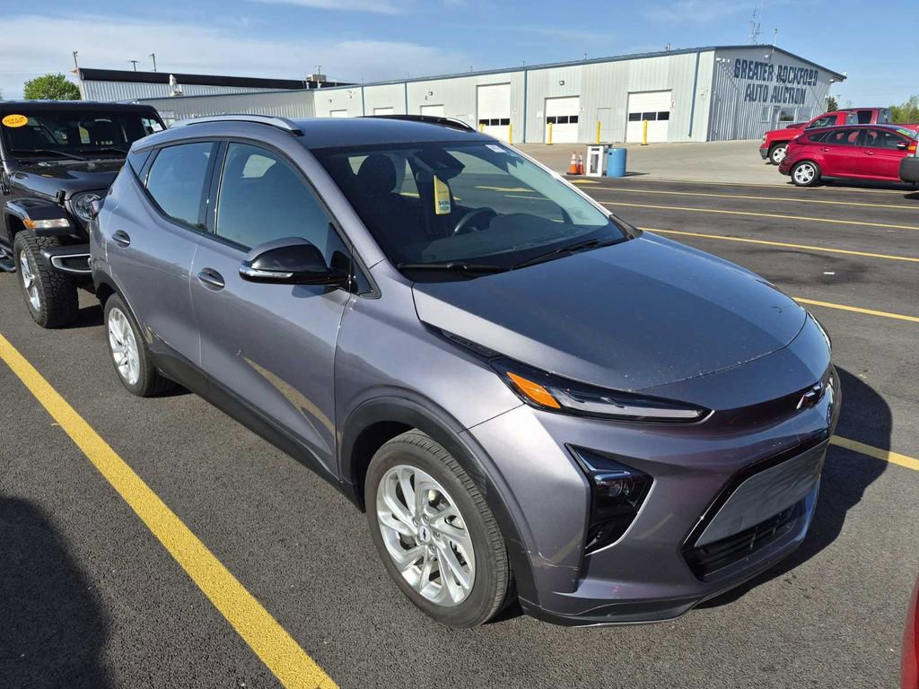 Used 2023 Chevrolet Bolt EUV LT FWD image 2