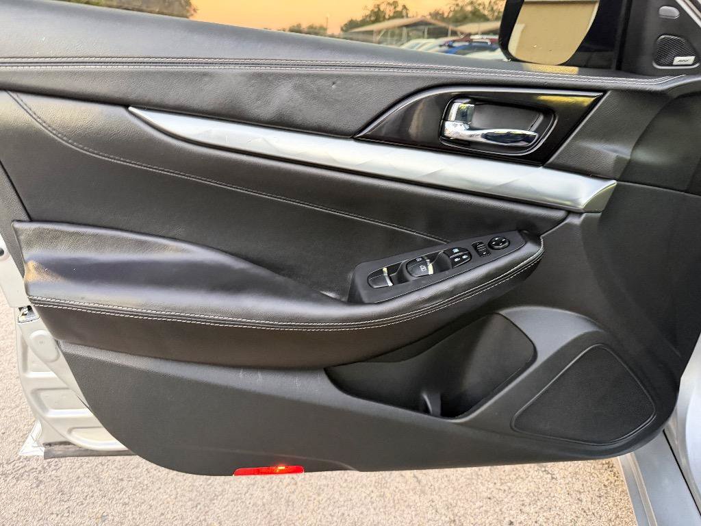 Used 2019 Nissan Maxima 3.5 SV w/ Floor Mat Group FWD image 11