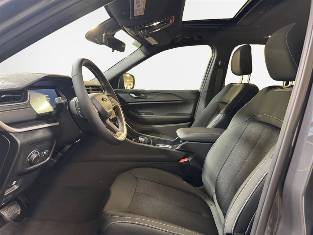 New 2025 Jeep Grand Cherokee Laredo X image 12