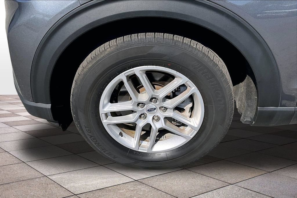 Certified 2025 Ford Explorer Active RWD image 9