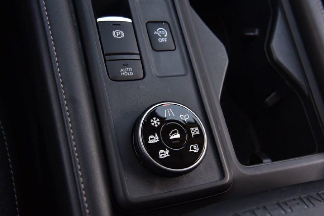 Used 2024 Nissan Pathfinder S AWD/4WD image 17