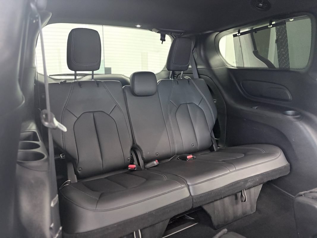 Used 2020 Chrysler Pacifica Touring-L w/ Advanced Safetytec Group AWD/4WD image 26
