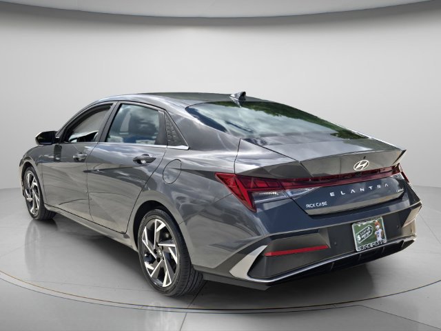 Used 2024 Hyundai Elantra Limited FWD image 4