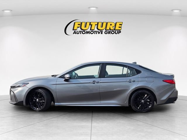 Used 2025 Toyota Camry SE FWD image 9