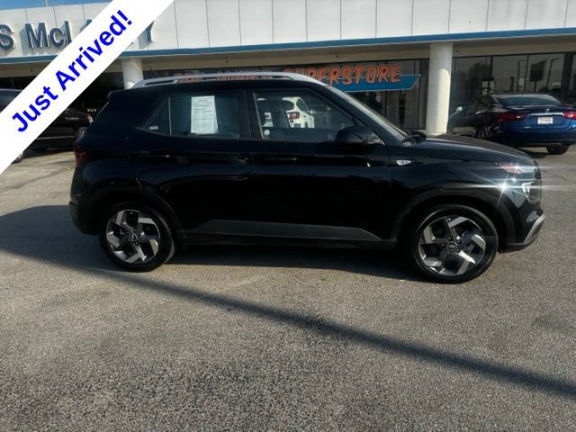 Used 2025 Hyundai Venue SEL FWD image 2