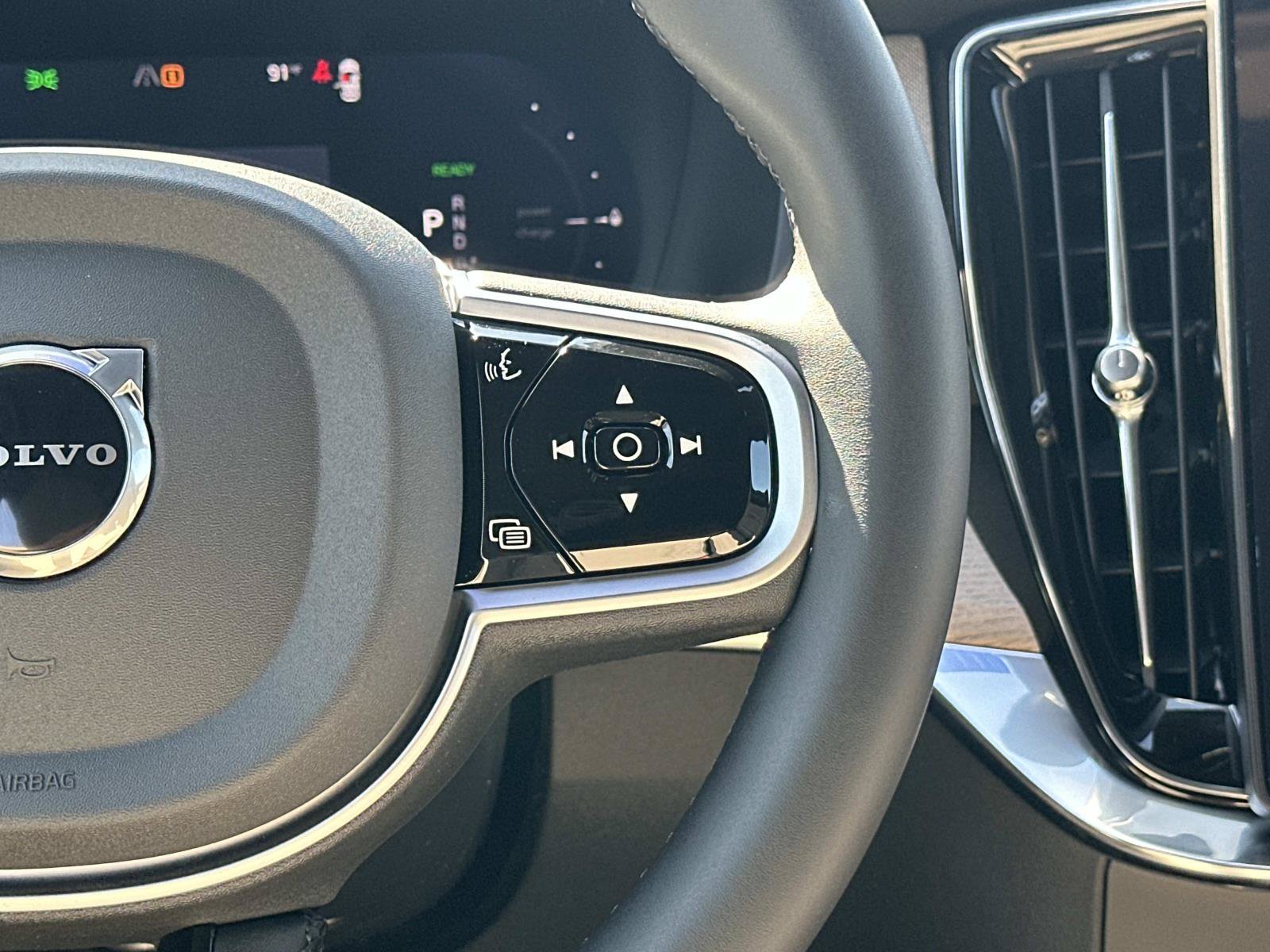 New 2026 Volvo XC90 T8 Plus w/ Protection Package Premier AWD/4WD image 9