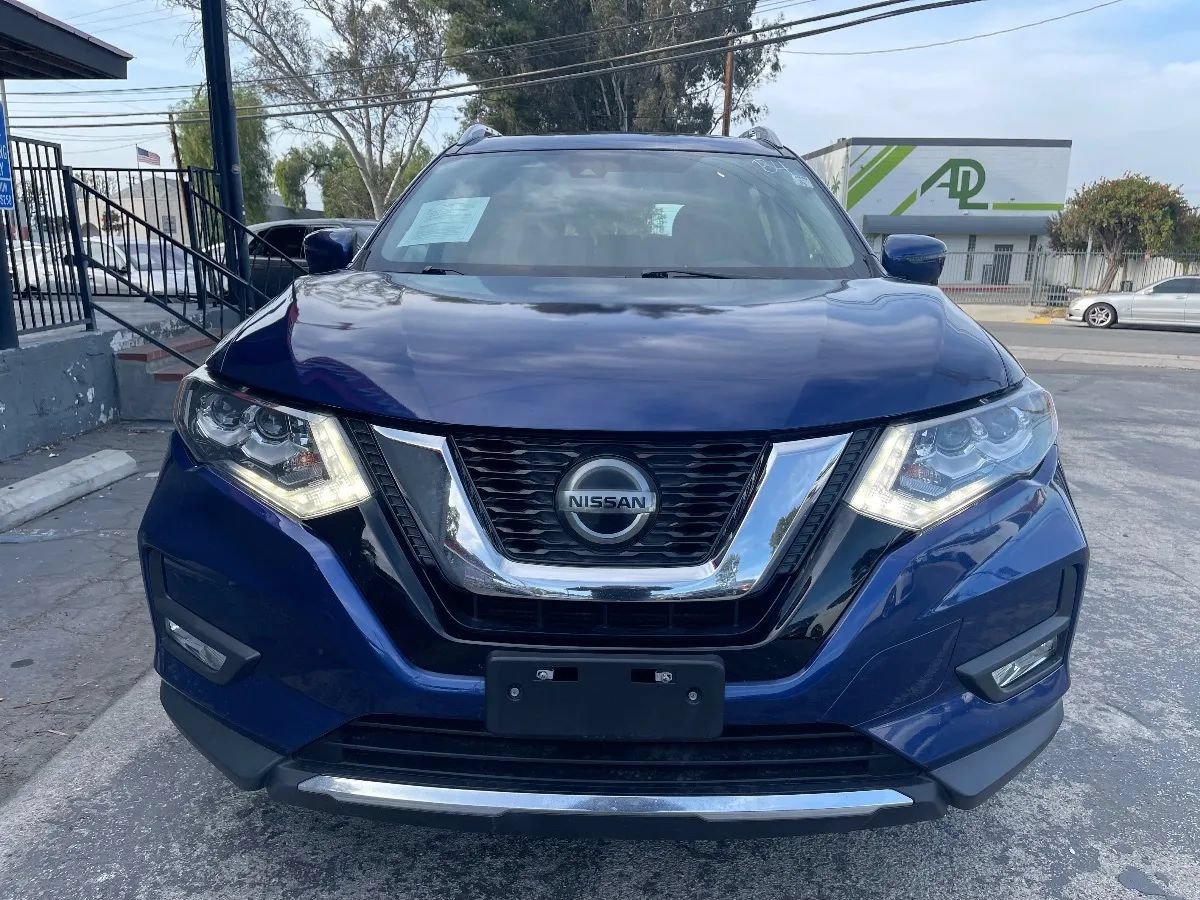 Used 2019 Nissan Rogue SL w/ Premium Package FWD image 2