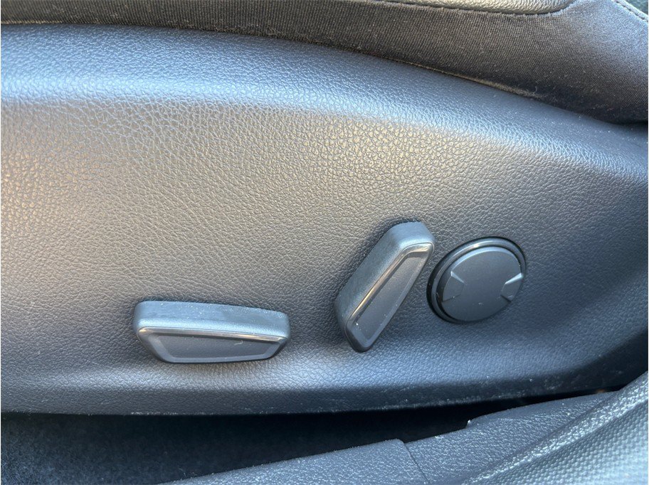 Used 2015 Ford Focus Titanium FWD image 16