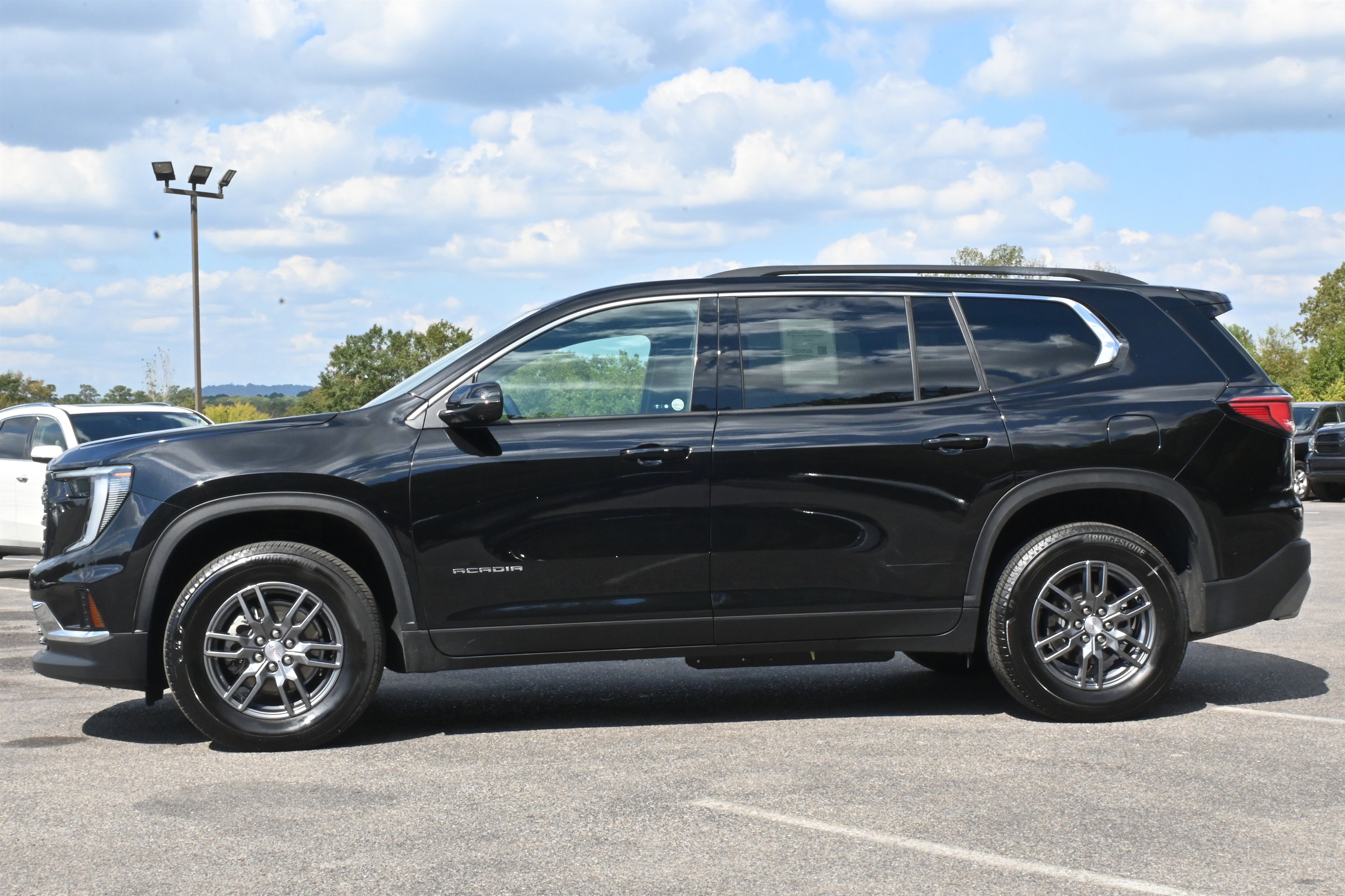 Used 2025 GMC Acadia Elevation image 6