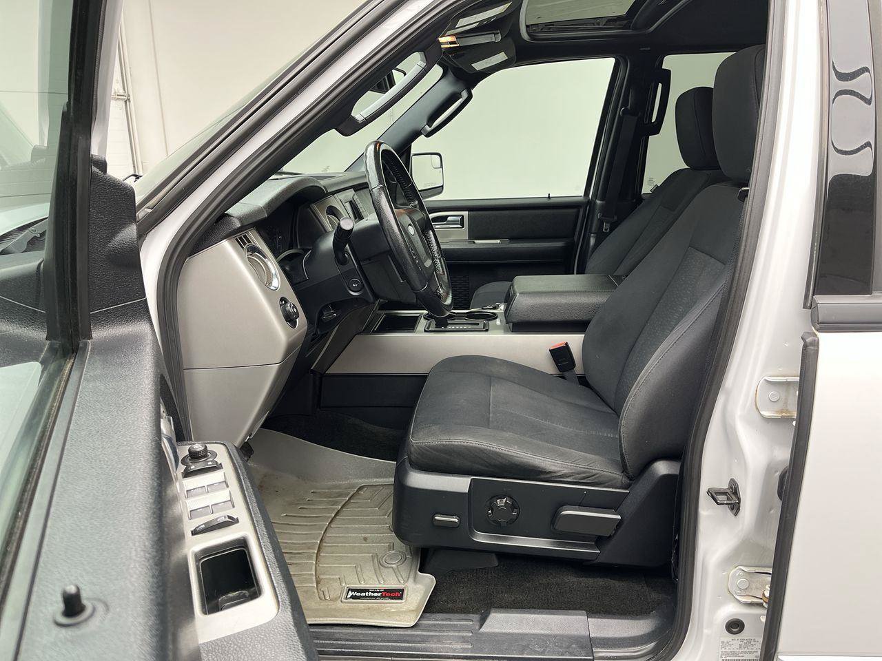 Used 2017 Ford Expedition XLT AWD/4WD image 3