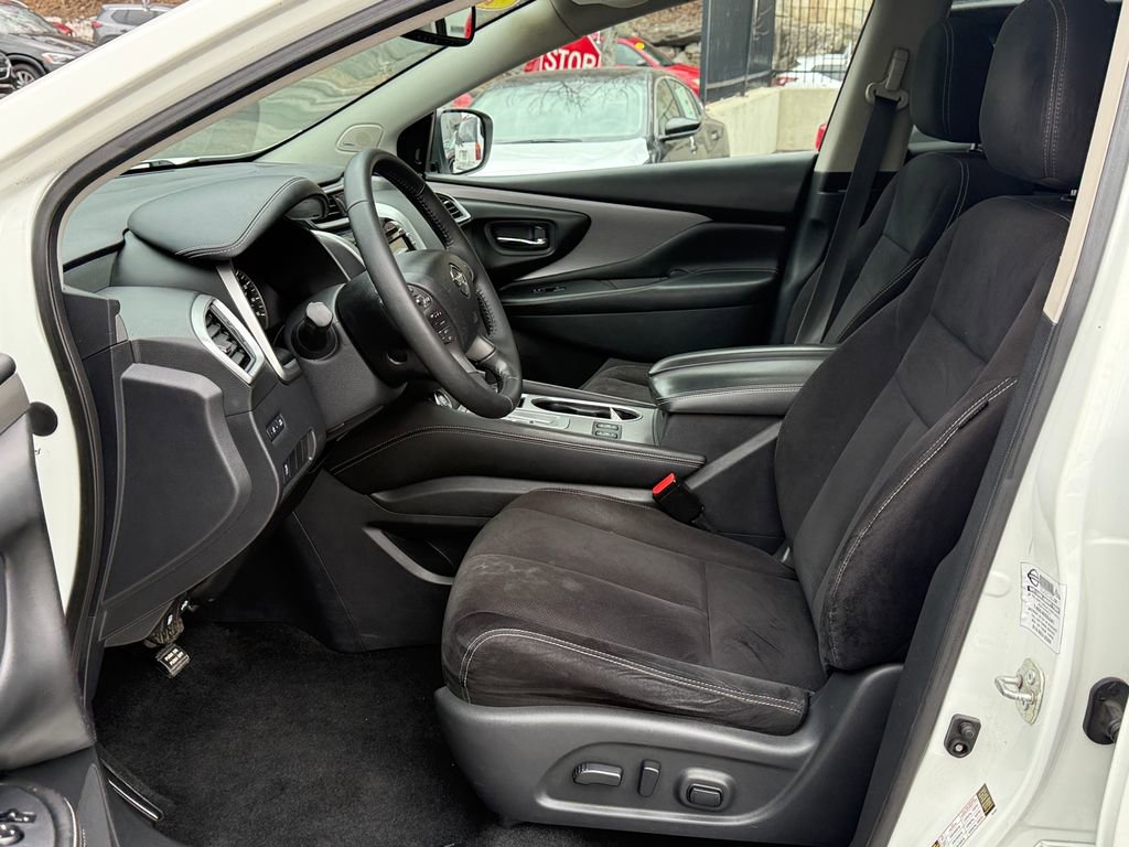 Used 2019 Nissan Murano SV w/ Premium Package image 18