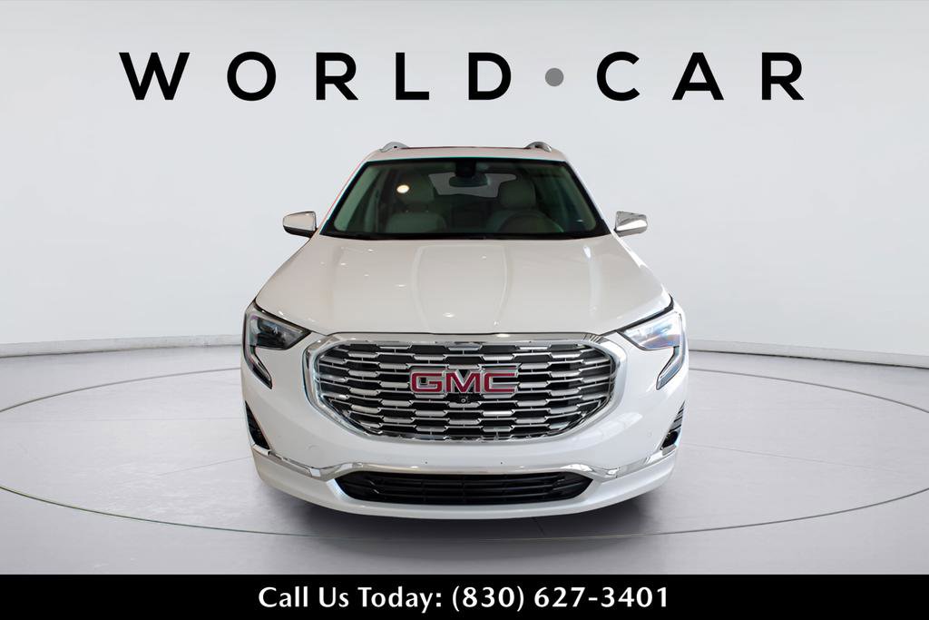 Used 2020 GMC Terrain Denali w/ Denali Premium Package FWD image 2