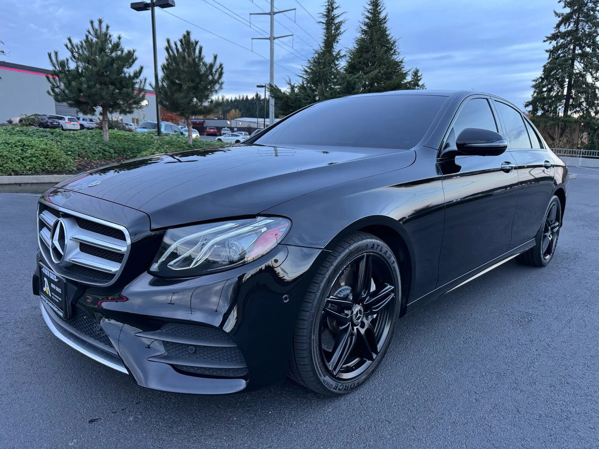 Used 2020 Mercedes-Benz E 350 4MATIC Sedan image 4