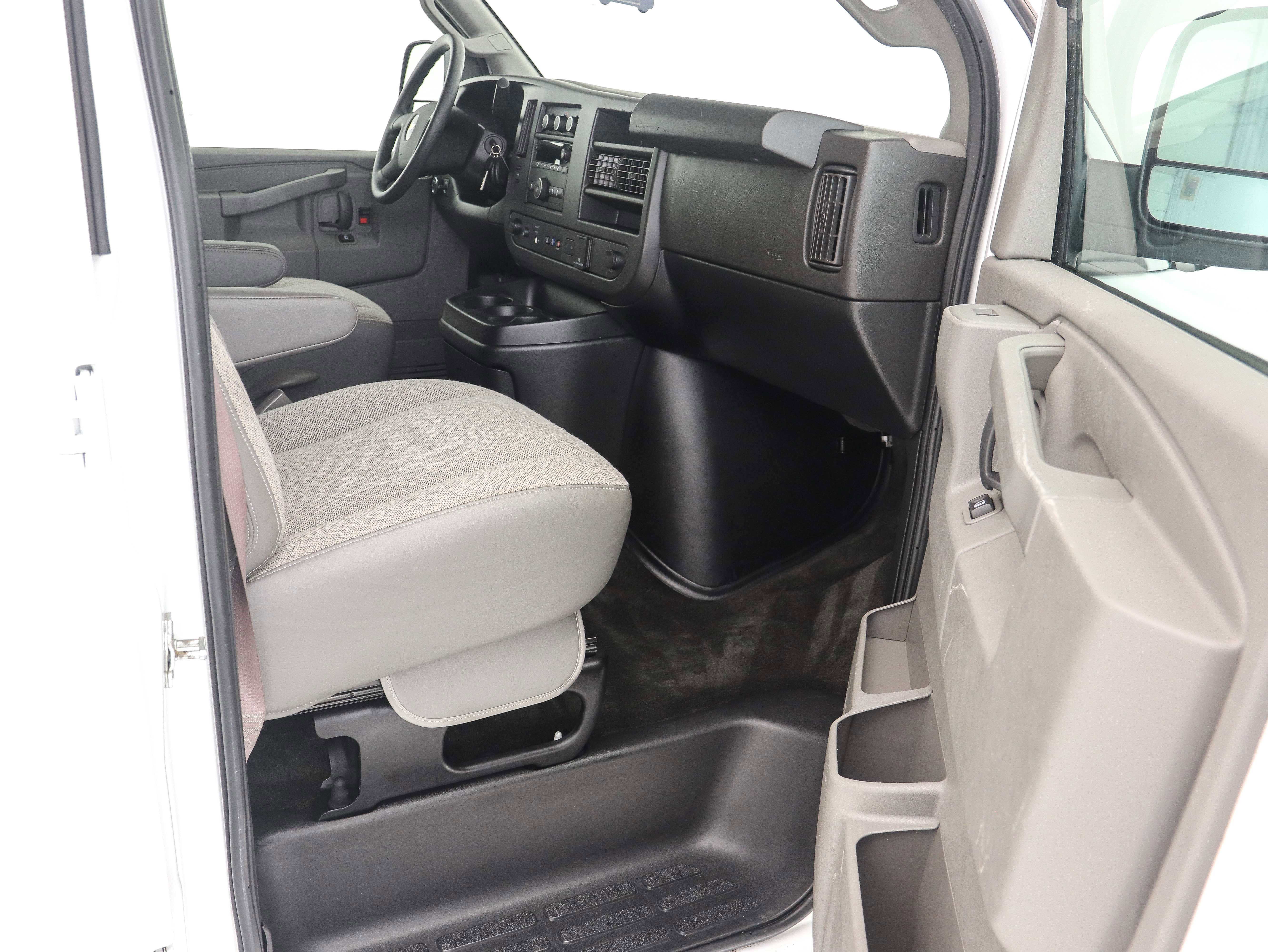 Used 2019 Chevrolet Express 2500 LT w/ LT Preferred Equipment Group image 15