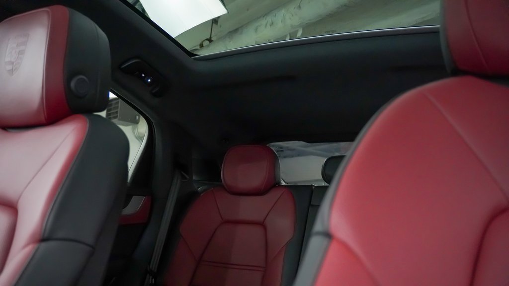 New 2025 Porsche Cayenne Coupe image 36