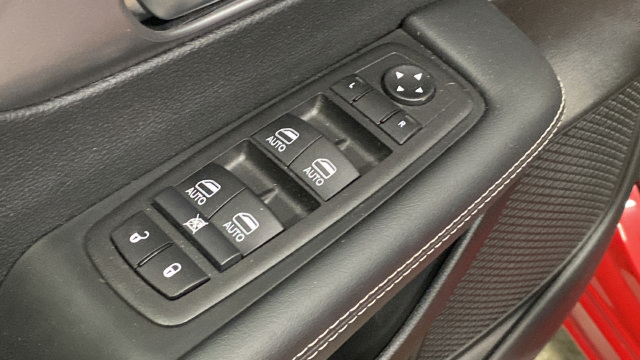 Used 2025 Chrysler Pacifica Select AWD/4WD image 21