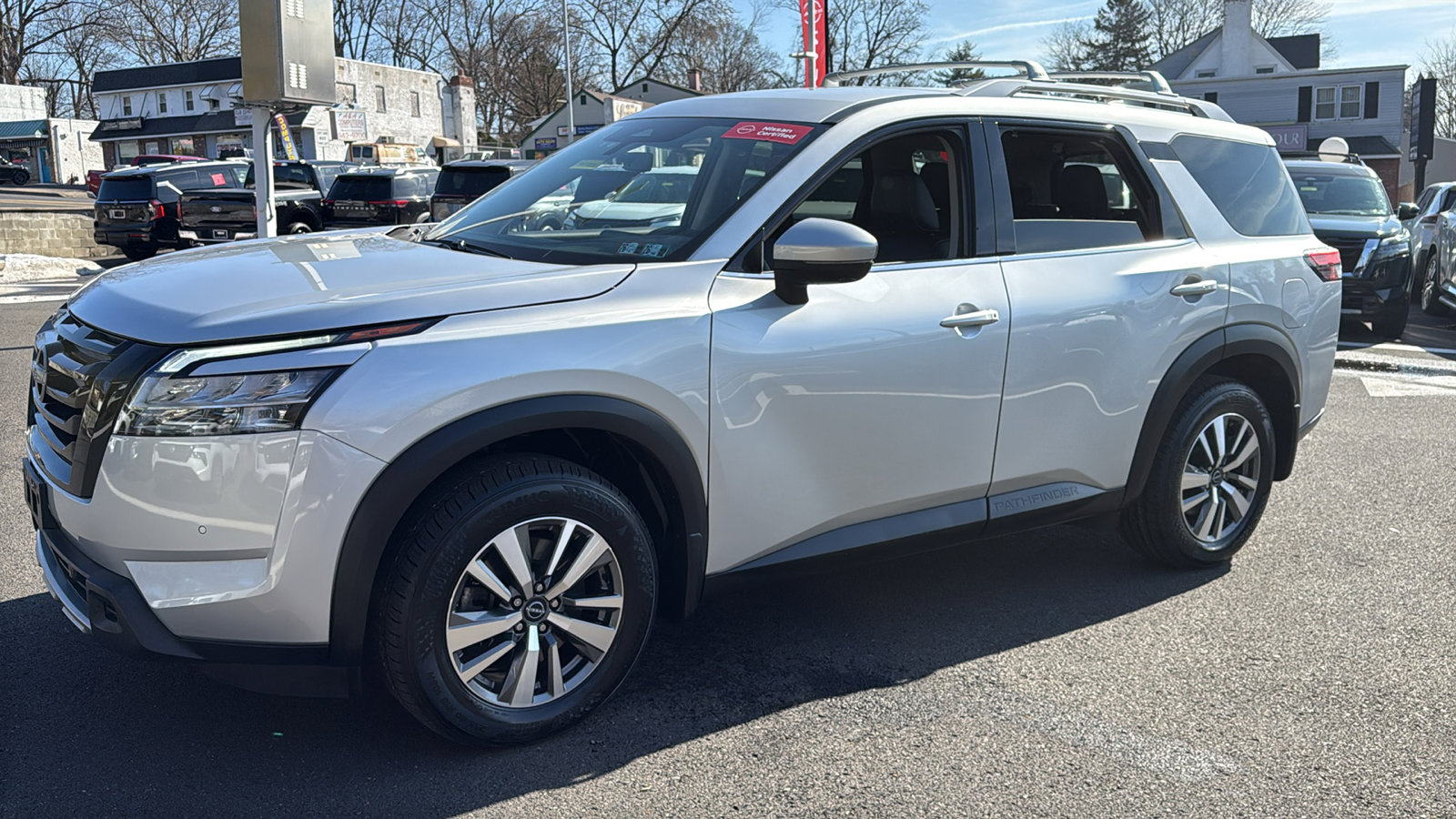 Certified 2023 Nissan Pathfinder SL w/ Black Appearance Package AWD/4WD image 3