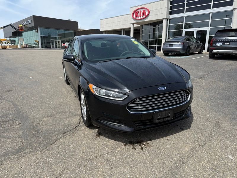 Used 2016 Ford Fusion SE FWD image 4